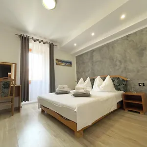 https://rooms-valentino-porec-52440.in-istria.net